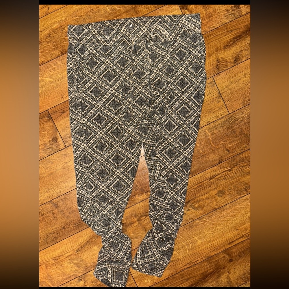 Kate Quinn geometric joggers